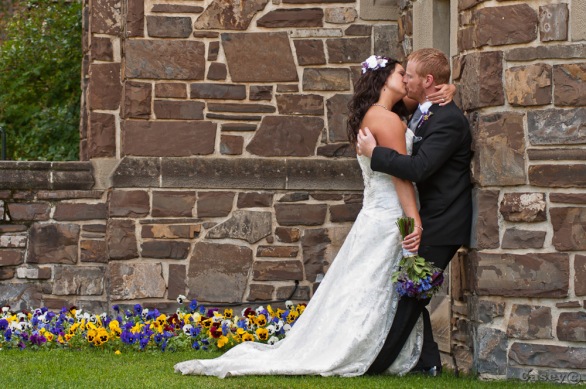 wedding rock wall kiss
